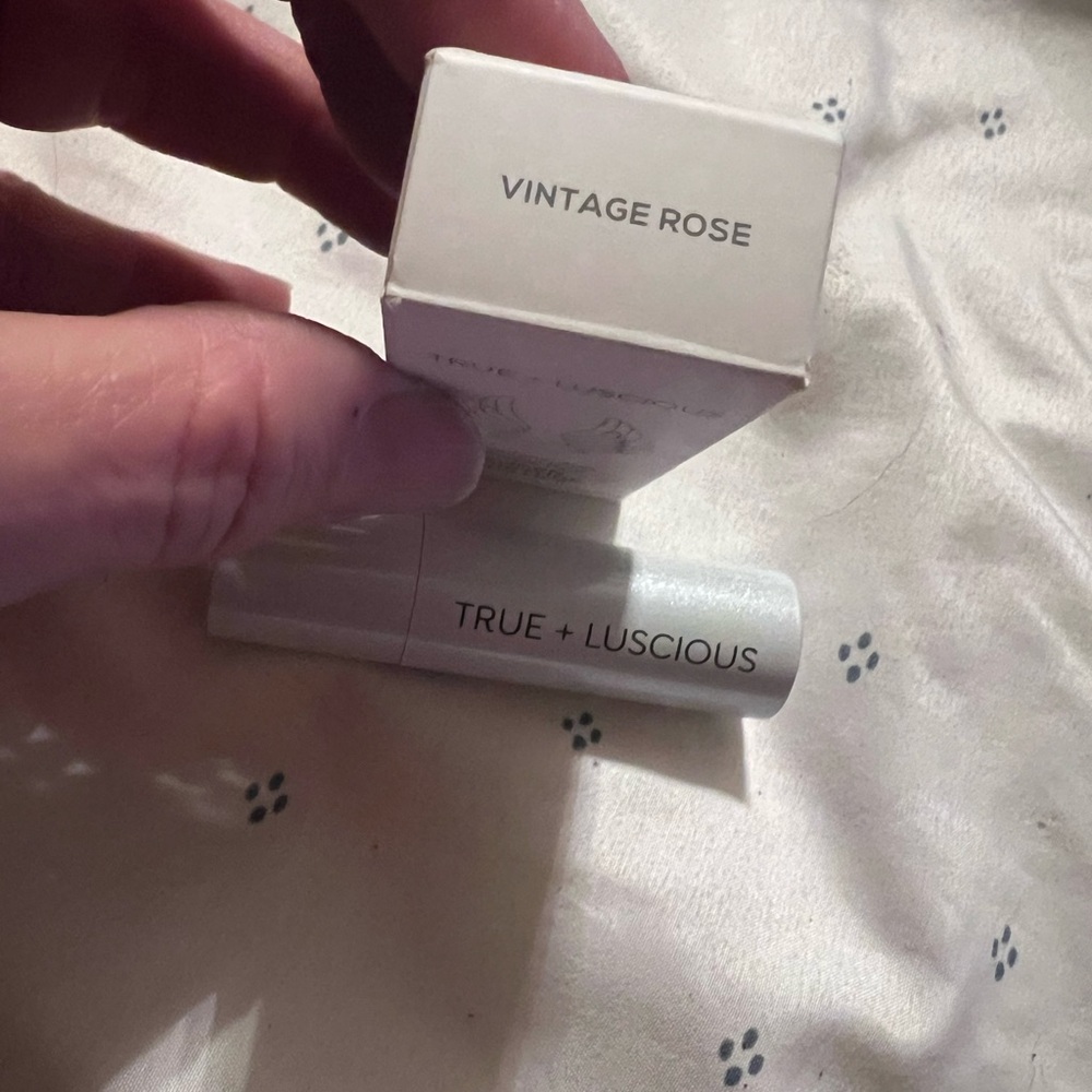 True & Luscious Vintage Rose Super Moisture Lipstick, new in box - Picture 6 of 6